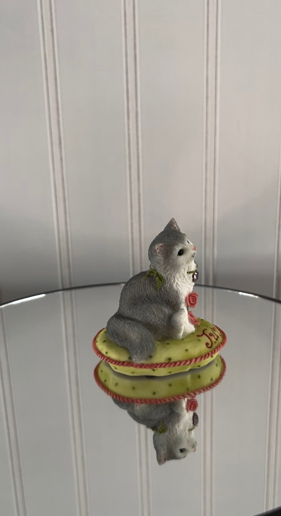 Vintage 2000 Calico Kittens June Pearl & Rose Cat Figurine Priscilla Hillman Enesco with Box