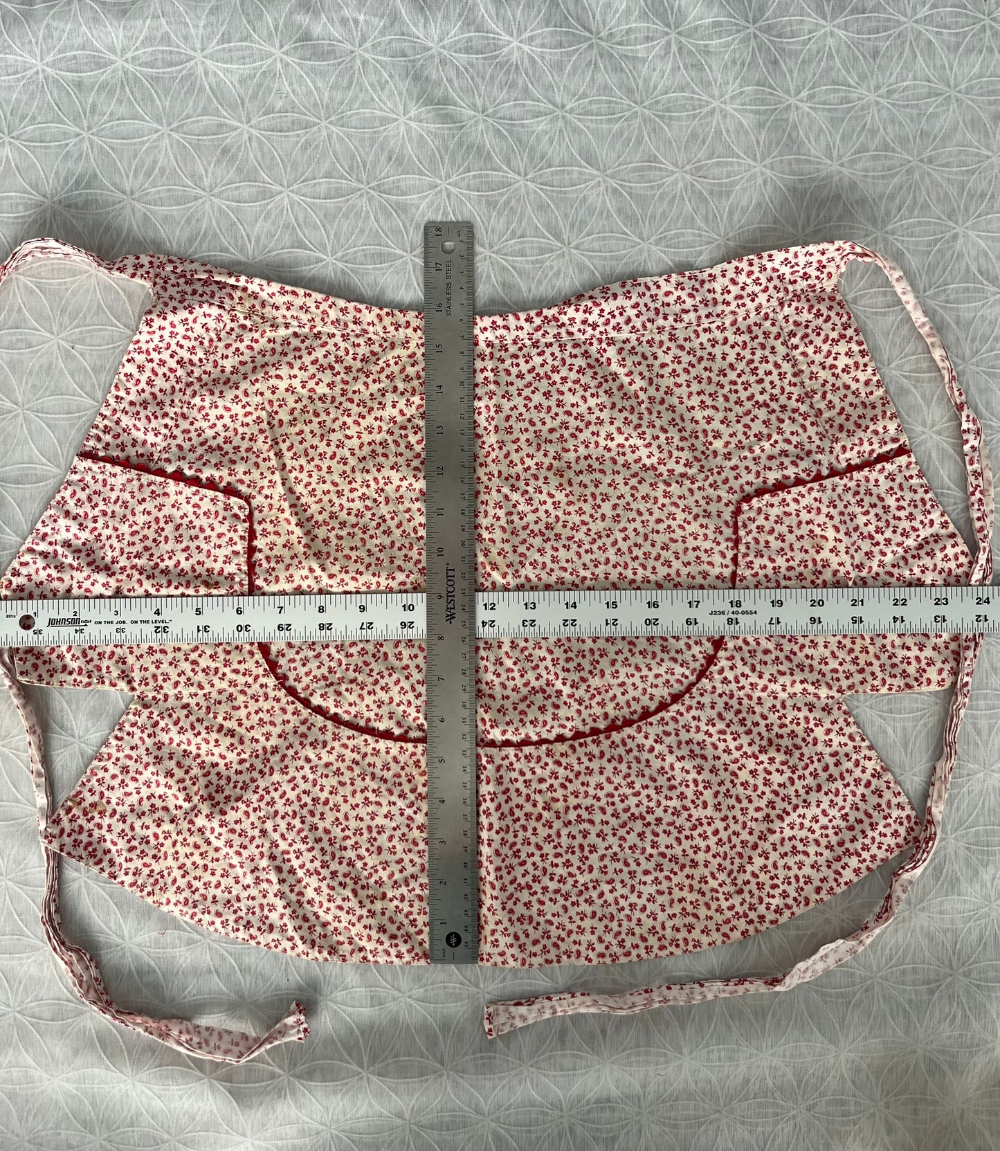 Vintage c 1950’s Red Calico Half Apron with Rickrack Trim | Cottage Kitchen Waist Apron