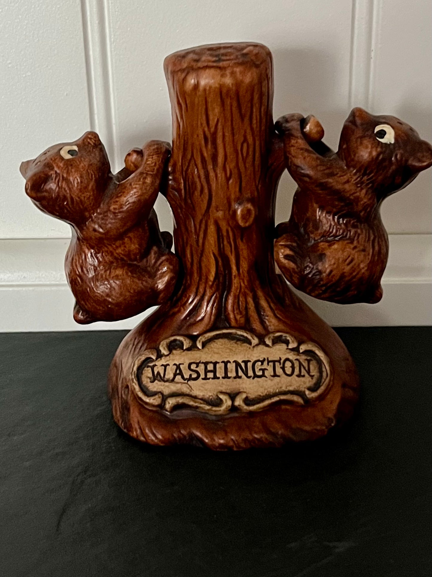 Vintage 1970s Treasure Craft Souvenir “Washington Bears” Ceramic Tree Trunk Salt & Pepper Shaker Set – Made in USA