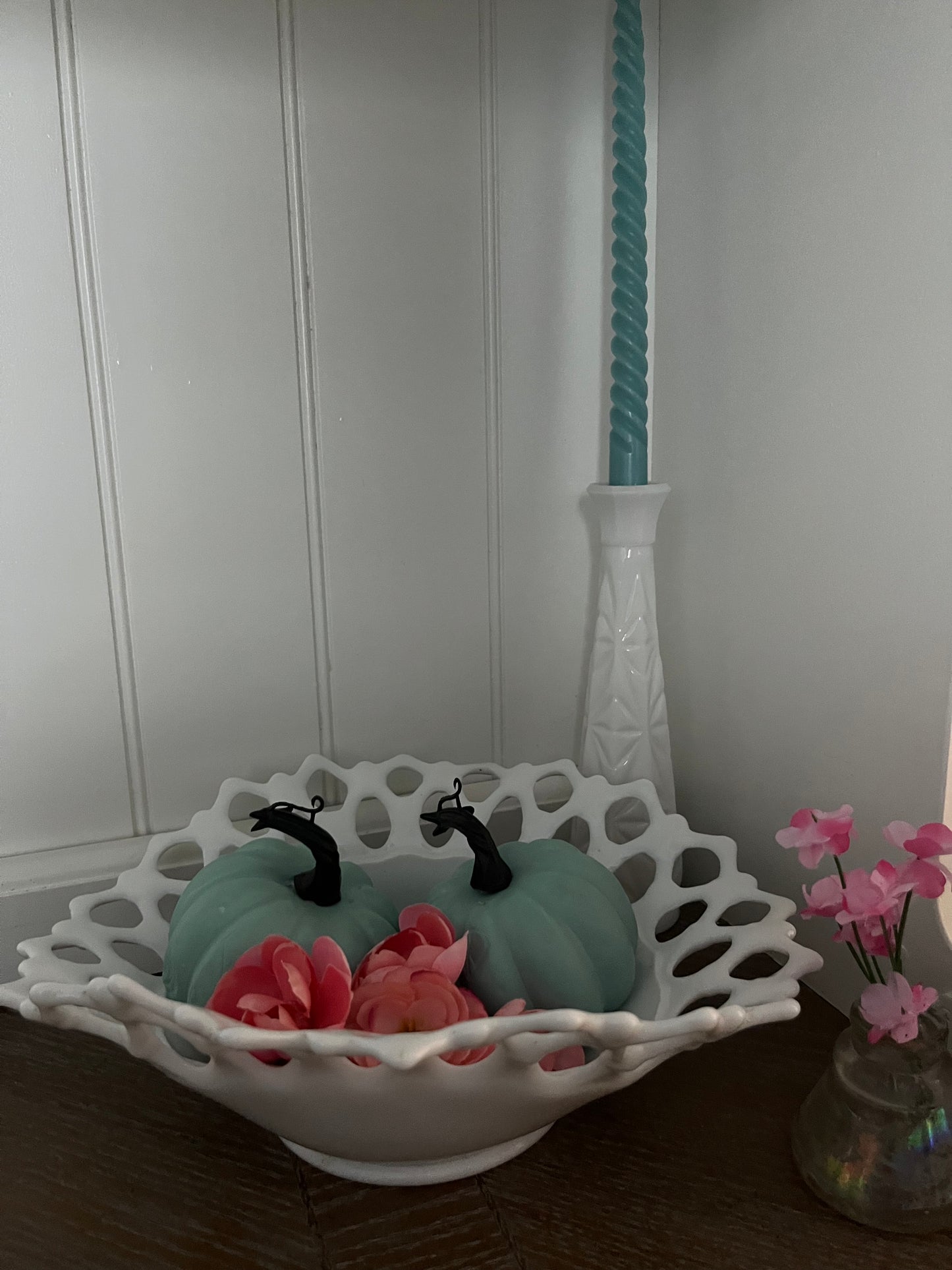 Vintage Mid-Century Anchor Hocking Stars and Bars White Milk Glass Flower Bud Vase - Cut Starburst Pattern With Scalloped Top 9"Tall