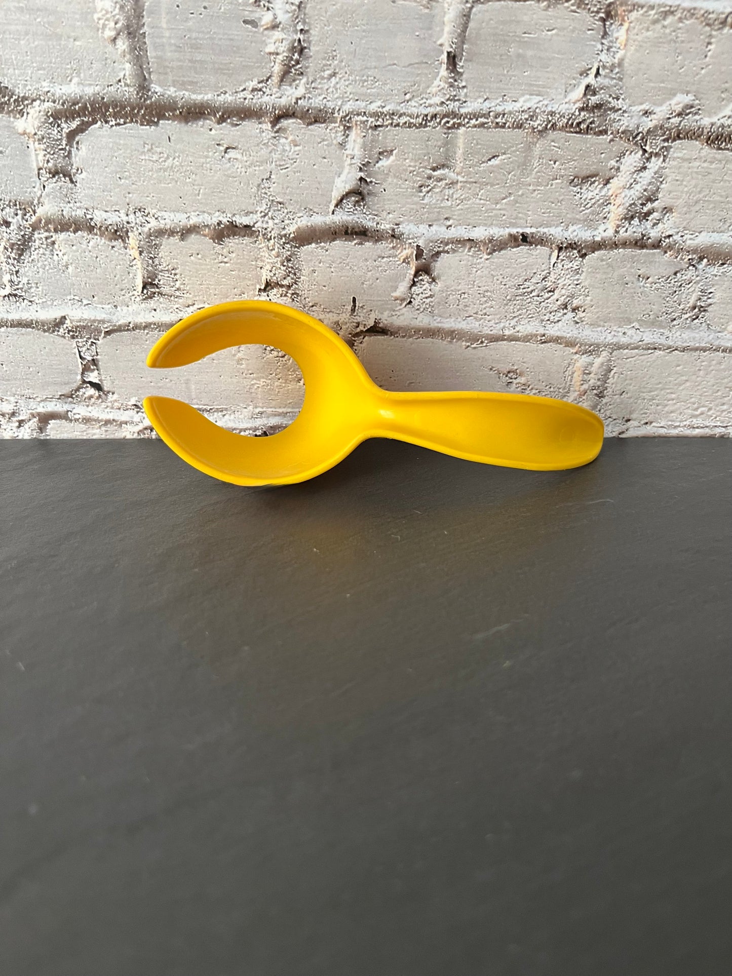 Vintage Tupperware Harvest Yellow Egg Lifter Scoop #1334-4 – 1970s Kitchen Gadget