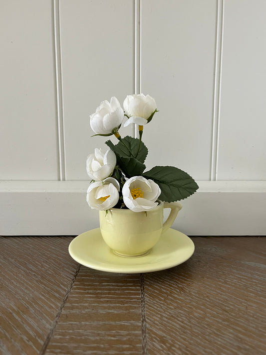Vintage 1 Set SIC Italian Stoneware Yellow Demitasse Cup and Saucer – Butter Yellow Espresso Set Made in Italy (1970s–1980s) Società Italiana Ceramica
(Italian Ceramic Company)