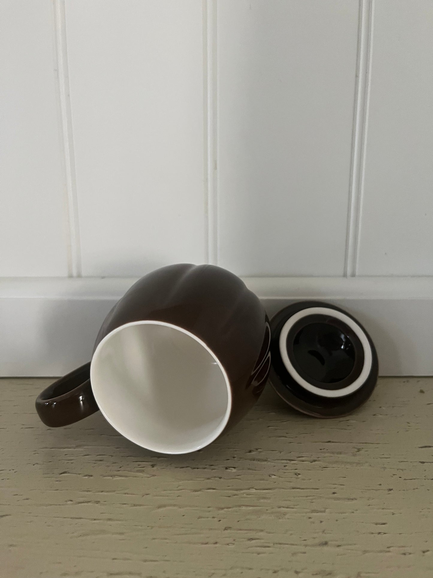 2 Teavana Lidded Porcelain Tea Mugs with One Infuser – Espresso Brown (2000s)
