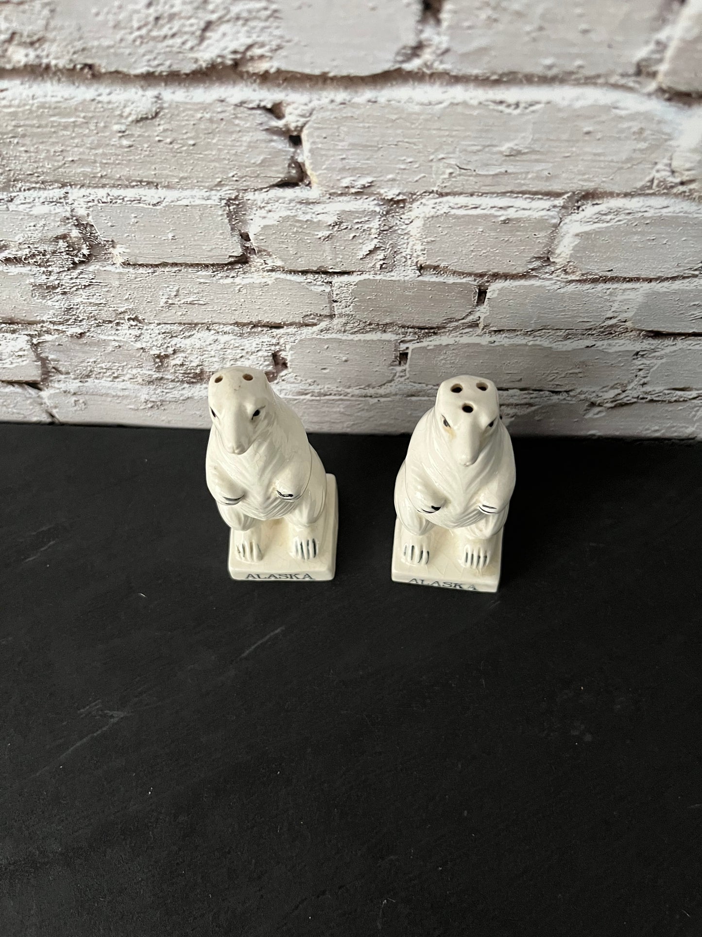 Vintage 1960s Alaska Polar Bear Salt & Pepper Shakers – Anthropomorphic Ceramic Souvenir Set – Made in Japan Mid-Century Tourist Collectible