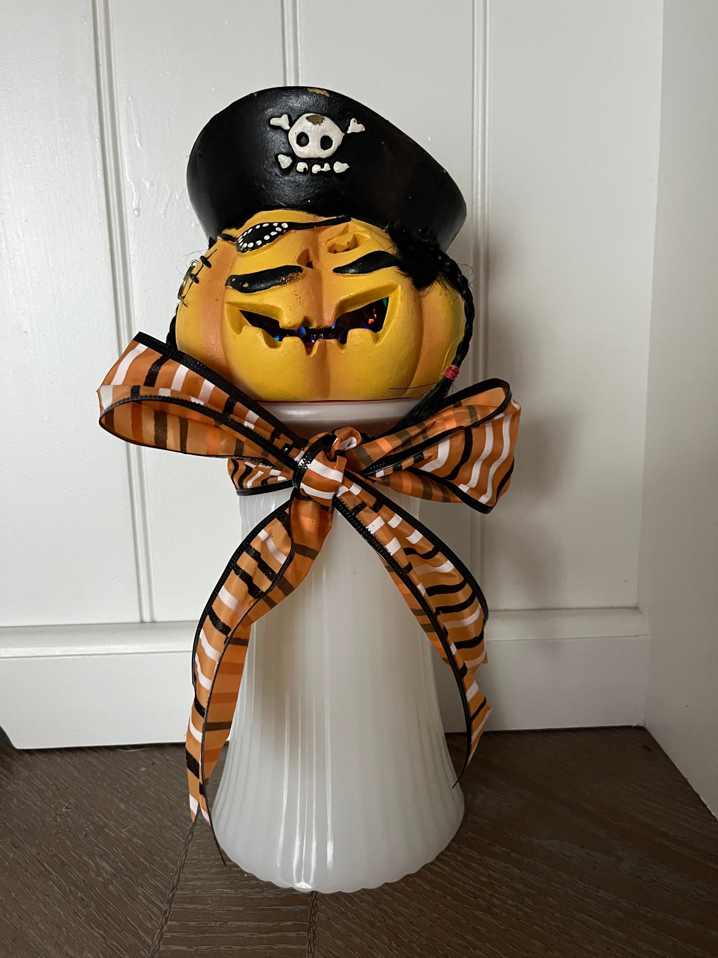 Vintage Light-Up Pirate Pumpkin Pair | Halloween Jack-O’-Lantern Figurines