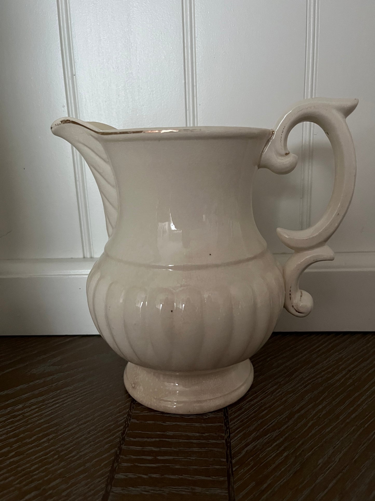 Vintage Patinaed 1950s Betson’s Ivory Ceramic Glazed Earthenware Creamer Pitcher – Pedestal Base Cottage Cream Jug – Farmhouse Ironstone Style
