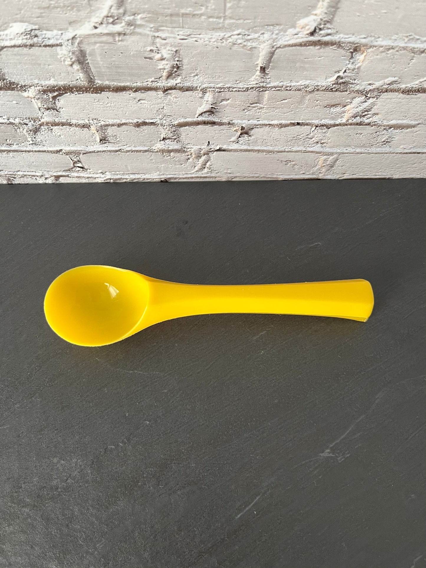 Vintage Rubbermaid Sunshine Yellow Ice Cream Scoop #1910-4 – 1980s Kitchen Utensil