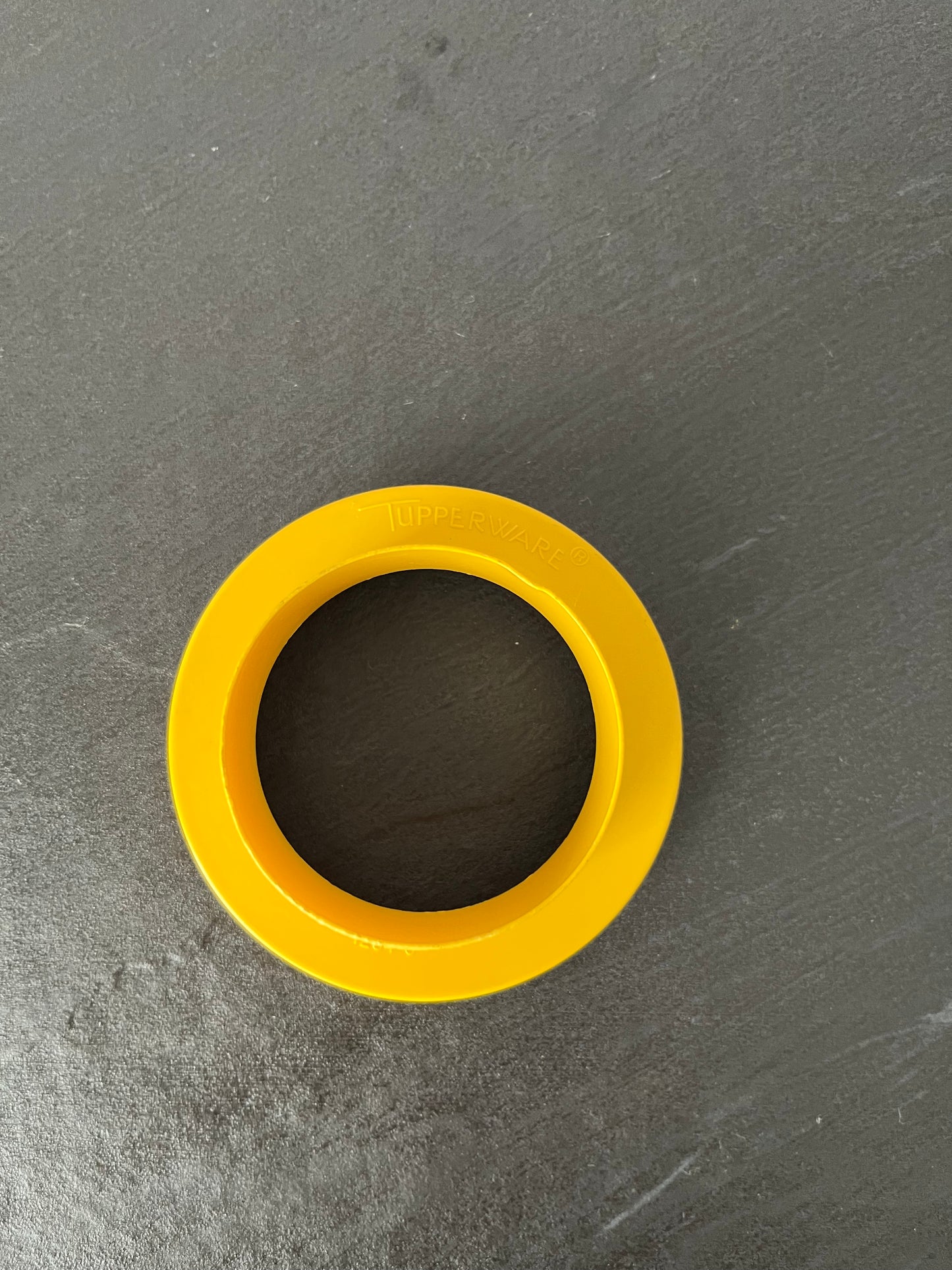 Vintage 1970s Tupperware Biscuit & Cookie Cutter Ring #1264 – Dual-Sided Yellow Baking Tool