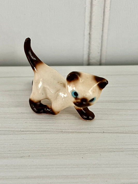 Vintage Kitsch c1960’s Miniature Siamese Kitten Figurine — Mid-Century Hagen-Renaker Style Blue-Eyed Kitty Cat Kitten