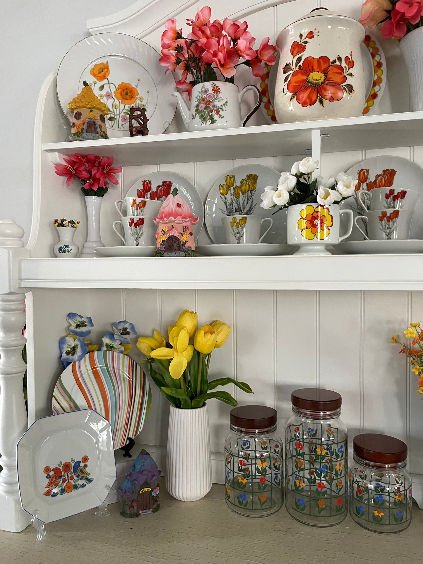 Vintage 1983 Anchor Hocking Nina Greenhouse “Tulip Trellis” Folk-Art Canister Set – Set of 3