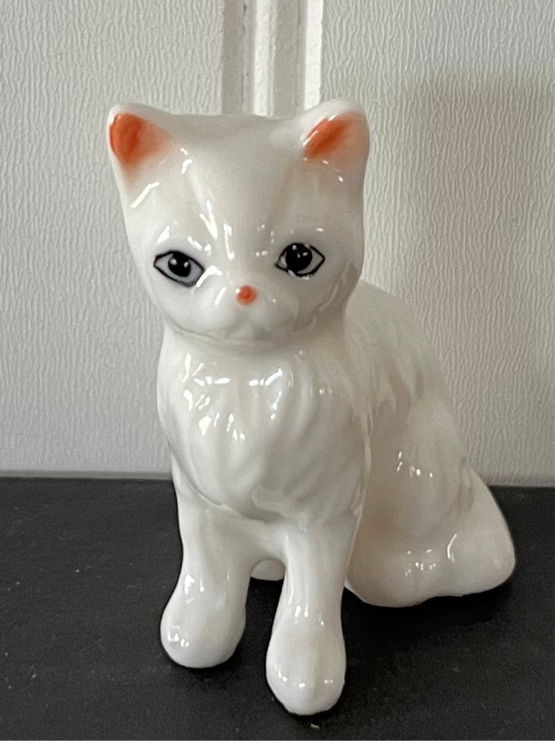 Vintage Mid-Century Small Porcelain Ceramic White Kitty Cat Figurine - Charming Collectible