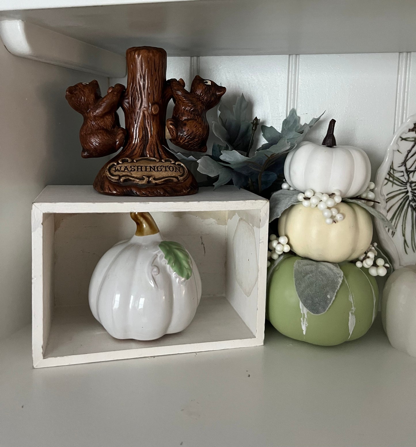 Vintage 1970s Treasure Craft Souvenir “Washington Bears” Ceramic Tree Trunk Salt & Pepper Shaker Set – Made in USA