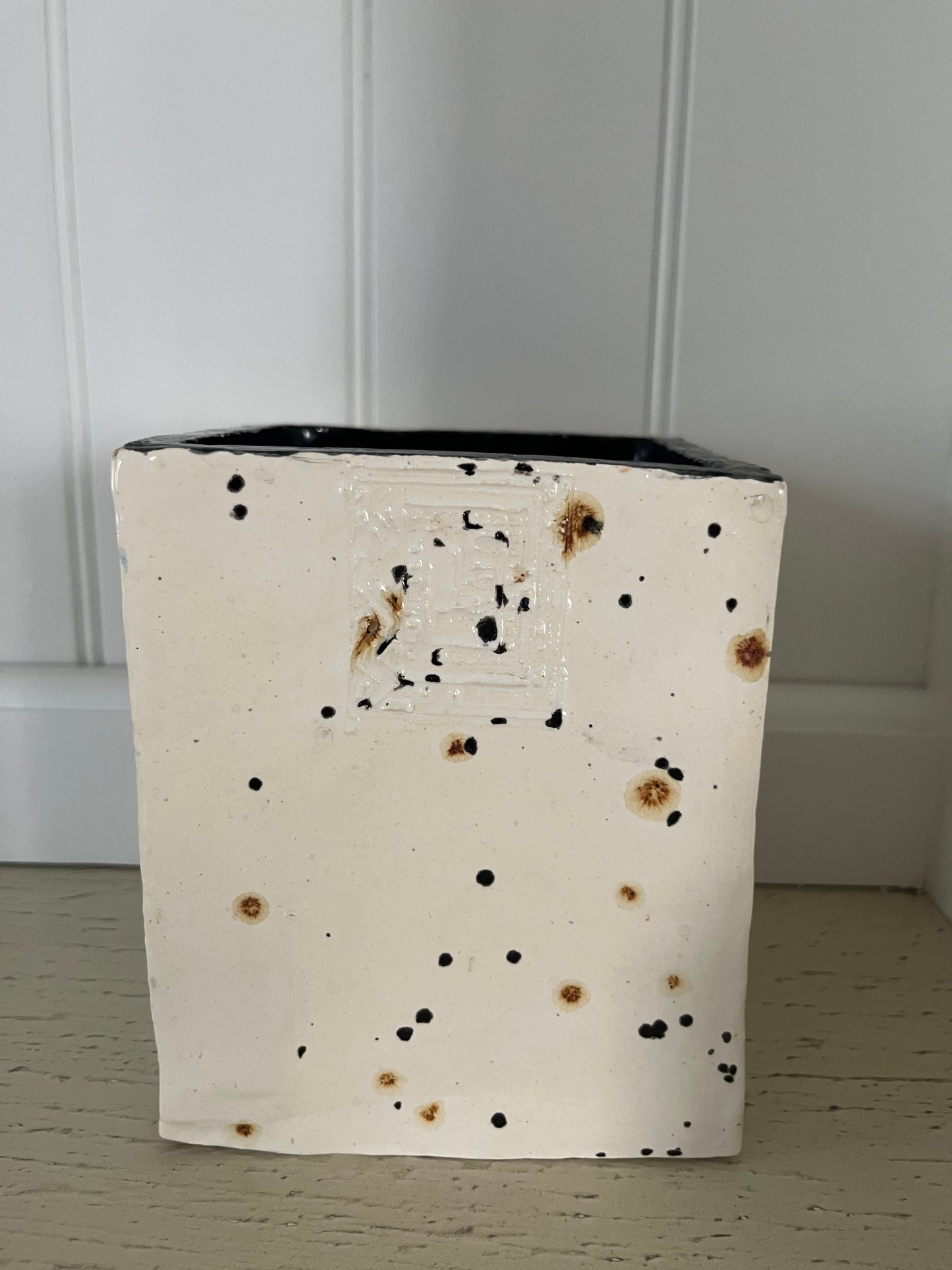 1980s Japanese Studio Pottery Multi-Sided Vase – Hand-Glazed “Peacock Eyes” Crystalites Design | Four-Way Color Display