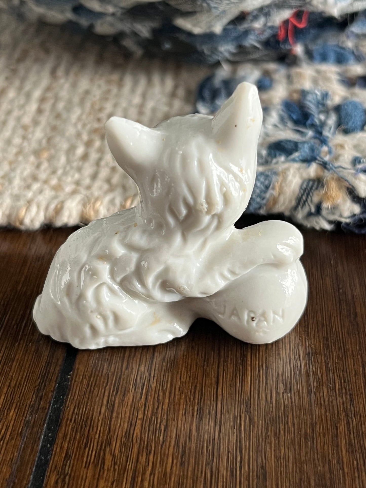 Vintage 1950s Tiny Mini Small 1” White Ceramic Sleeping Kitten Figurine – Made in Japan – Mid-Century Nursery Cat Decor