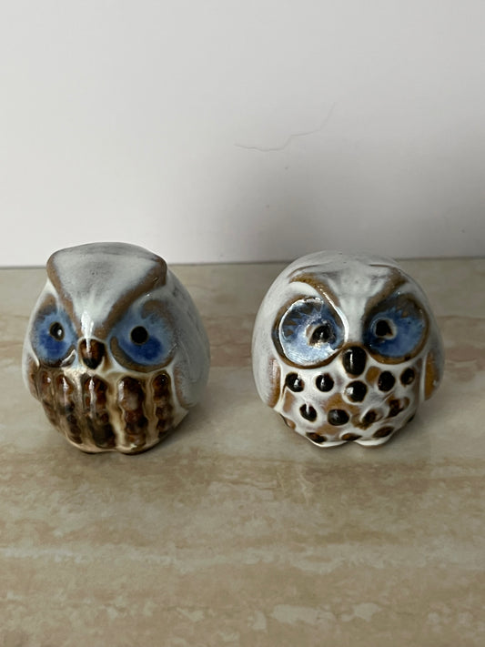 Vintage 1970s Emson Stoneware Pottery Owl Miniature Figurines Glaze Studio Birds Ceramic Owl Figurine Pair – Blue Eyes Woodland Owl Decor – Retro Cottagecore Owl Collectible Set