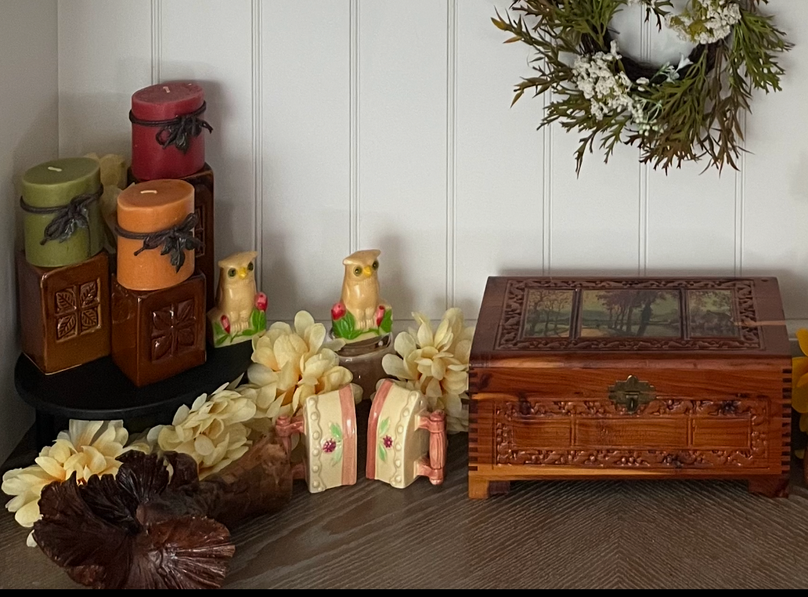 Retro 1940s–1950s Miss America Candy Cedar Gift Box w/ Mirror — Voneiff-Drayer Co., Baltimore MD