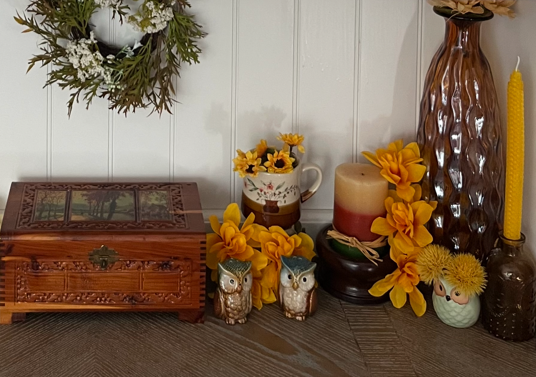 Retro 1940s–1950s Miss America Candy Cedar Gift Box w/ Mirror — Voneiff-Drayer Co., Baltimore MD