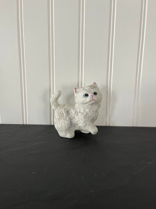 Vintage Homco Standing Fluffy Persian White Porcelain Small Cat Figurine - Elegant Collectible Decor