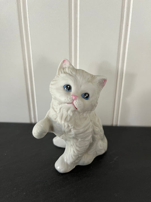 Vintage Homco Standing Fluffy Persian White Porcelain Cat Figurine - Elegant Collectible Decor