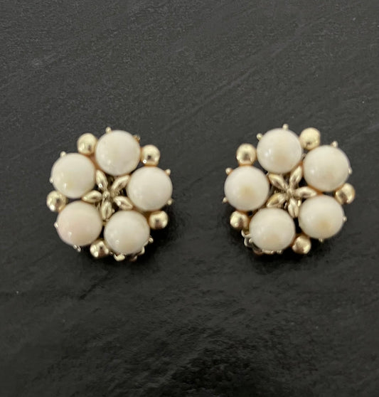 Vintage 1940s Cream Cluster Gold Tone Clip Earrings