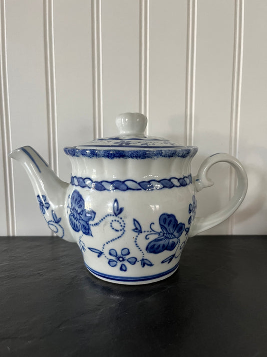 Vintage Qinghua Blue Flowers and Butterflies Porcelain Teapot - Exquisite Collectible